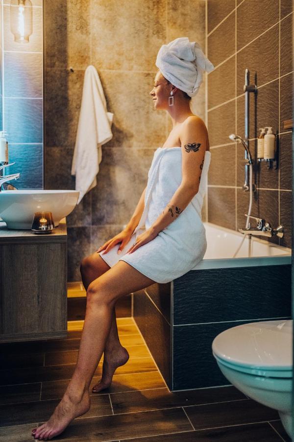 Wine & Wellness Hotel Besedni Dum فالتيس المظهر الخارجي الصورة
