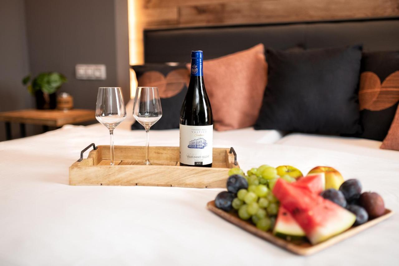 Wine & Wellness Hotel Besedni Dum فالتيس المظهر الخارجي الصورة